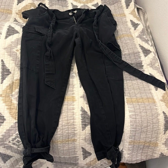 Almost Famous paper bag pants​​​​​​​​​​​​​​​​​ - Picture 1 of 3